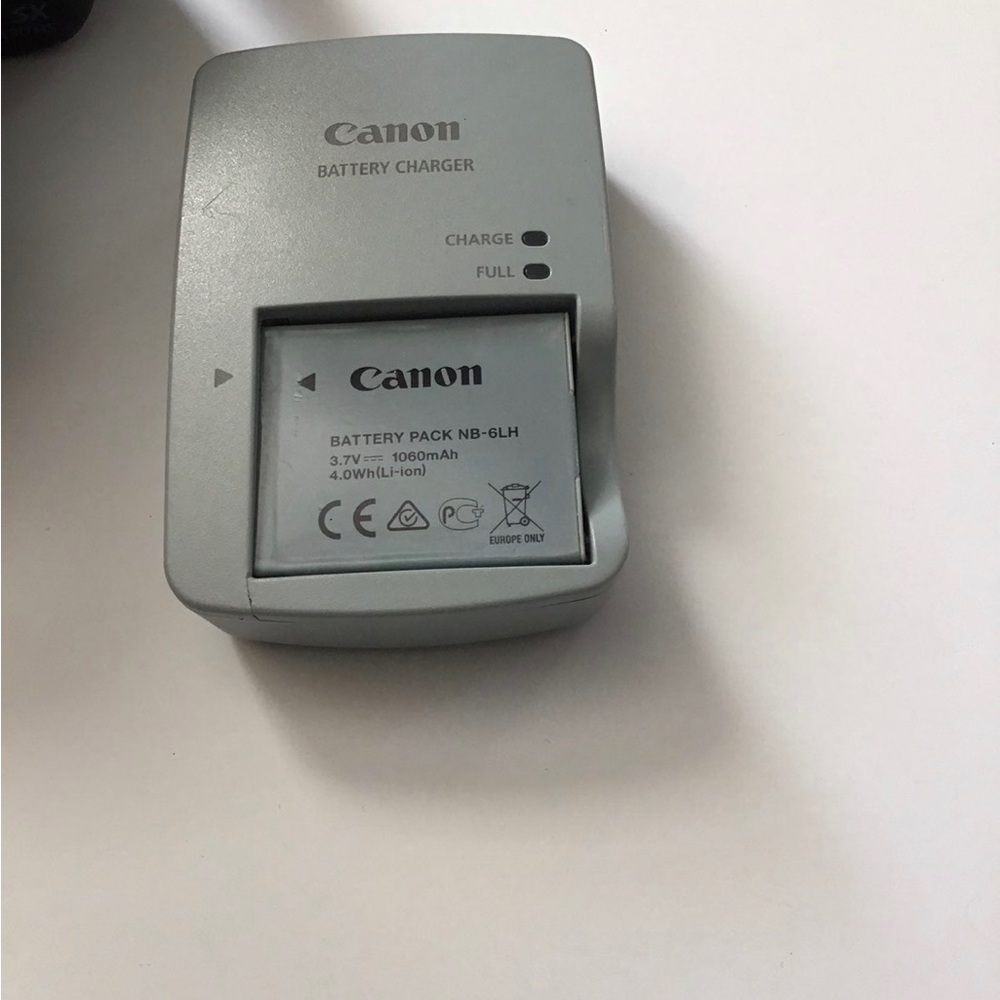 Canon camera - Picture 6 of 8